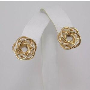 Meet your Posher, Ogechi